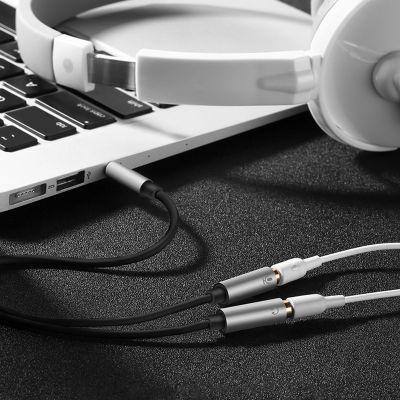 3. Ugreen Kabel Kopfhörersplitter Miniklinke 3,5 mm - 2 x Miniklinke 3,5 mm (Mikrofon + Stereoausgang) schwarz (AV141)