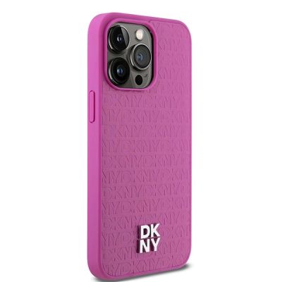 4. DKNY MagSafe-Hülle aus Leder mit Monogrammmuster und Metalllogo für iPhone 15 Pro Max, Pink