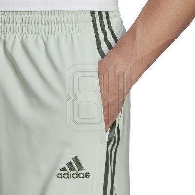 4. adidas AeroReady Essentials Chelsea 3-Streifen Shorts M HL2257