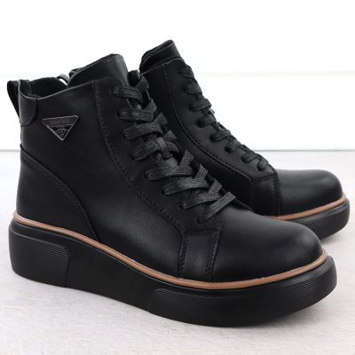 3. Schwarze Damen-Lederstiefeletten mit Keilabsatz Filippo DBT6452