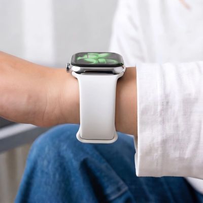 6. Tech-Protect Silikonarmband für Apple Watch 40 / 41 / 42 mm – Weiß