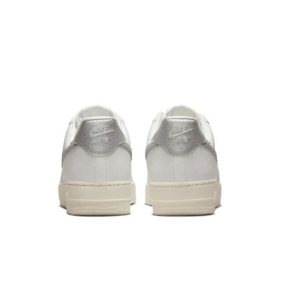 4. Nike Air Force 1 '07 W DQ7569-100