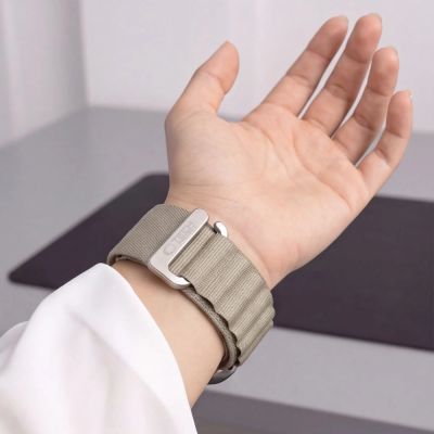 5. Tech-Protect Nylon Pro Armband für Apple Watch 44 / 45 / 46 / 49 mm – beige-olivfarben