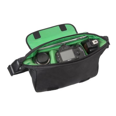 8. Rivacase 7450 Messenger Case Schwarz
