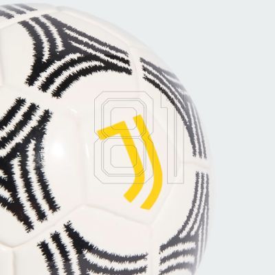 4. adidas Juventus Mini Home IA0930 Ball