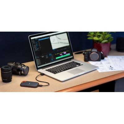 5. SanDisk Extreme PRO Tragbare externe SSD (2 TB; USB 3.2; 2000 MB/s; SDSSDE81-2T00-G25)