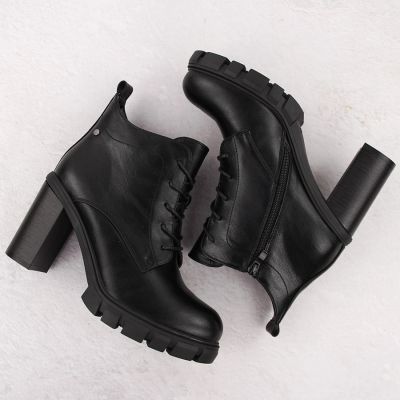 20. Damen-Stiefeletten mit Blockabsatz, schwarz M.Daszyński SA218-8