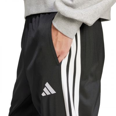 5. adidas 3-Streifen Tricot Regular Tapered Pants M JI8809