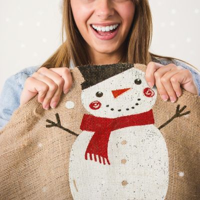 17. Jute-Geschenktüte 70 x 50 cm Schneemann