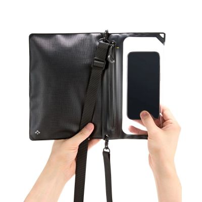 4. Spigen A640 Wasserdichte Handytasche – Schwarz