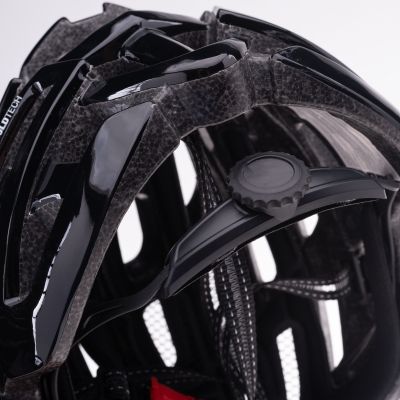 7. PELETON Helm