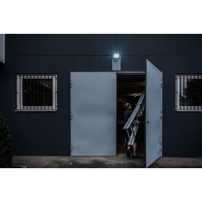 10. Brennenstuhl 1171250542 Strahler Schwarz 50 W LED D