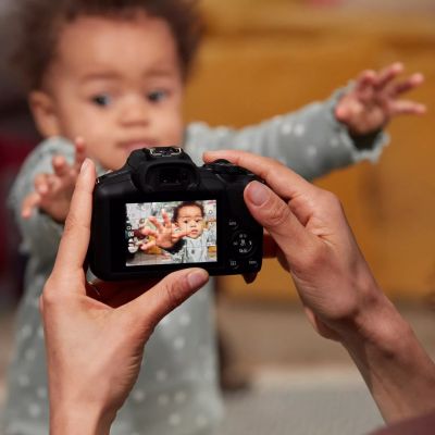 9. Canon EOS R100 spiegellose Systemkamera + RF-S 18-45mm F4.5-6.3 IS STM Objektiv, 24,1 MP, ISO-Empfindlichkeit (max.) 12800, Displaydiagonale 3,0 Zoll, WLAN-Netzwerk: Automatisch/Manuell, CMOS-Sensor, Schwarz
