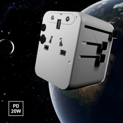 11. SBS Reiseadapter 2xUSB-C 1xUSB-A Universal - Weiß