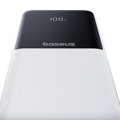 6. Baseus Lipow 10000mAh 22,5W Powerbank mit zwei integrierten Kabeln (inkl. Baseus Simple USB-A-auf-USB-C-Kabel, 3A, 20 cm) – weiß