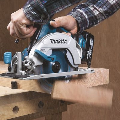 15. MAKITA DHS680Z Bürstenlose Kreissäge (165 mm)
