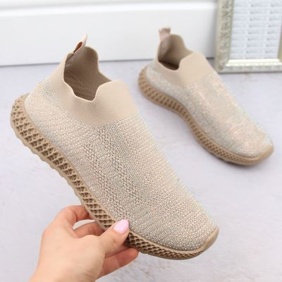 7. D&A W OLI257A beige Slip-On-Sneaker mit Strasssteinen