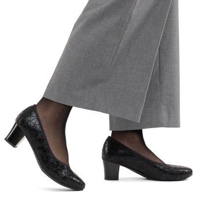 7. Schwarze Damen-Pumps aus Leder mit niedrigem Absatz, Rieker 44650-05