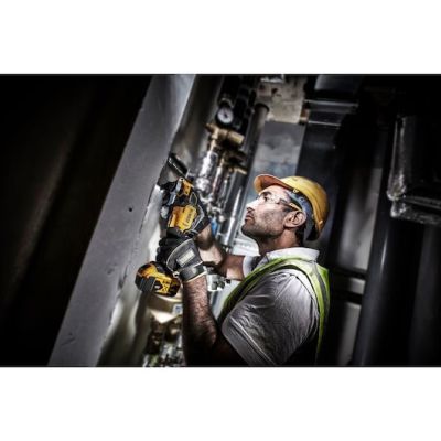 8. DeWALT DCS356P2-QW Akku-Universalschneidemaschine