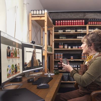 56. Voyager Free 60+ UC-Kopfhörer, USB-C, Touchscreen-Hülle