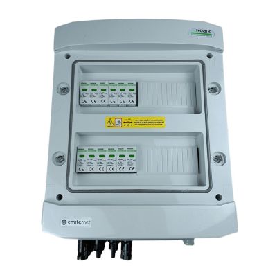 Hermetische IP65 EMITER DC-Anschlussverteileranlage mit Noark 1000V Typ 2 DC-Überspannungsableiter, 4x PV-String, 4x MPPT