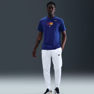 4. Nike FC Barcelona Wappen-T-Shirt 25/26 HQ8405-455