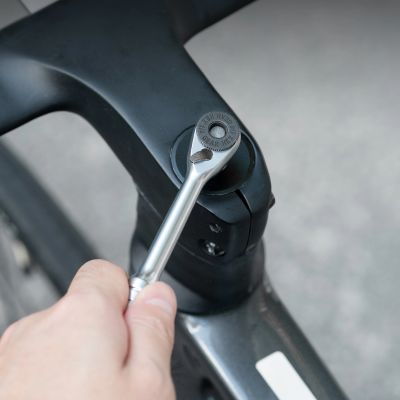 7. Rockbros Multitool-Fahrradwerkzeugset mit Ratschenschlüssel und Reifenhebern – Schwarz