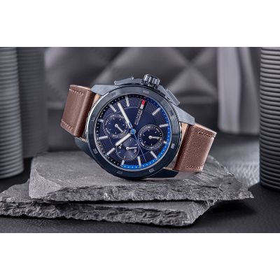 4. Tommy Hilfiger Walker Herrenuhr 1710632 + Box