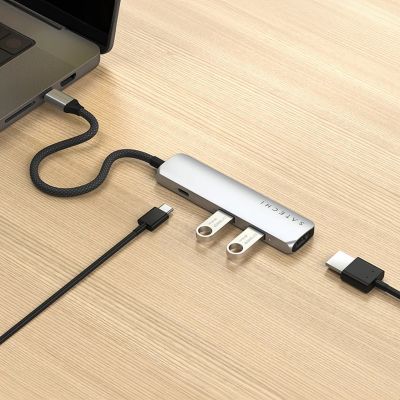 7. Satechi 4-in-1 USB-C Slim Multiport Adapter 4K - Aluminium-Adapter für USB-C Mobilgeräte (USB-C, 4K HDMI, 2x USB-A) (Silber)