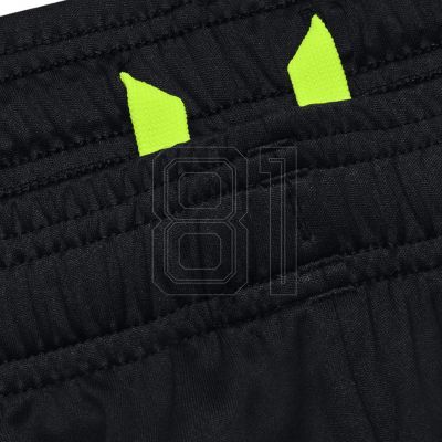 5. Under Armour Tech Graphic M Shorts 1306443 008
