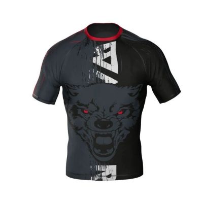 2. Der Kompressions-Rashguard „Wolf“ besteht aus DBX MORE DRY XL-Material.