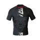 2. Der Kompressions-Rashguard „Wolf“ besteht aus DBX MORE DRY XL-Material.