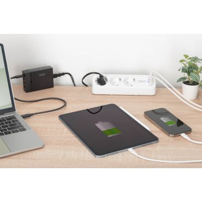 28. Digitus 3-fach-Steckdosenleiste fürs Büro mit 2 USB-A- und 1 USB-C-Anschluss, Weiß