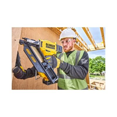4. 18V DCN930N-XJ DEWALT Nagler