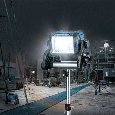 14. Makita LED-Lampe 18V/14,4V DML811 1800lx/3000lm mit Netzteil