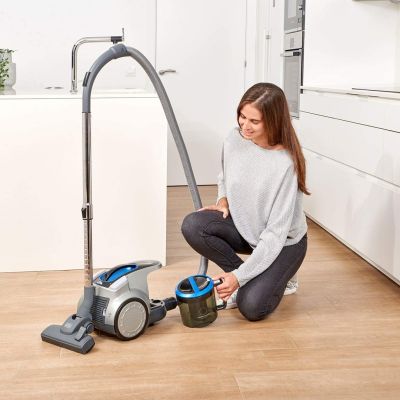 13. Black+Decker BXVML700E (700W) Beutelloser Staubsauger