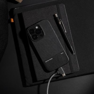 4. Native Union Gürtelkabel Duo Pro 240W USB-C - USB-C / Lightning, 2,4 m (Zebra)