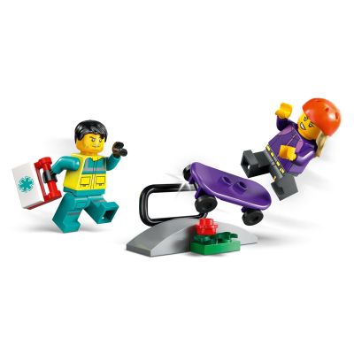 4. LEGO CITY 60451 Rettungswagen