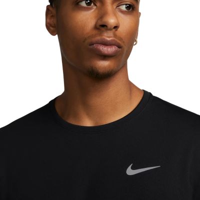 3. Nike Pro Dri-FIT Tight Langarm-T-Shirt für Herren, Schwarz, FB7070 010