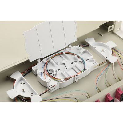 6. Equip 337305 1U Patchpanel