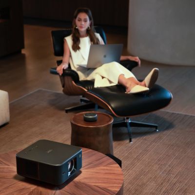 9. Yaber K3 LCD FullHD 1080p Multimedia-Projektor mit JBL-Lautsprechern – Schwarz