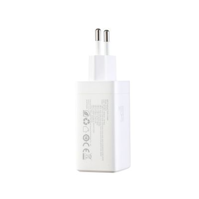 4. Joyroom JR-TG10 65W GaN 2x USB-C + USB-A Wandladegerät mit 100W USB-C - USB-C 1,2m Kabel - weiß