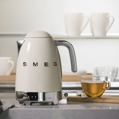 34. SMEG KLF04CREU Wasserkocher Creme
