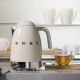34. SMEG KLF04CREU Wasserkocher Creme