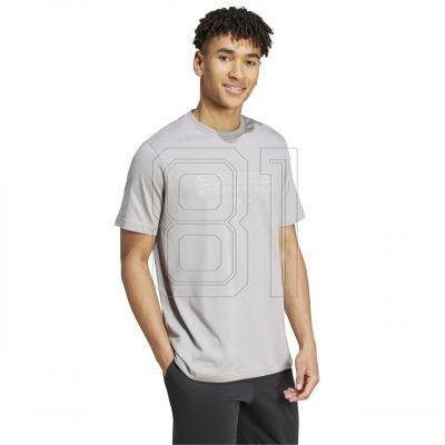 4. adidas Tech Linear Graphic T-Shirt M IY0728