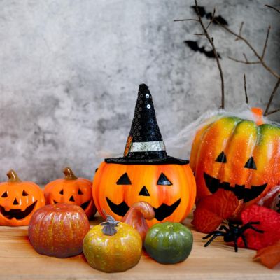 2. Dekorative Halloween-Kürbisfiguren, 4 Stück, orange-grün