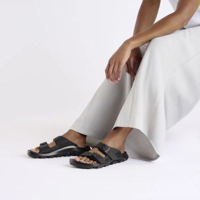 16. Birkenstock Mogami Terrastealth 2-Riemen Flip-Flops 1029643