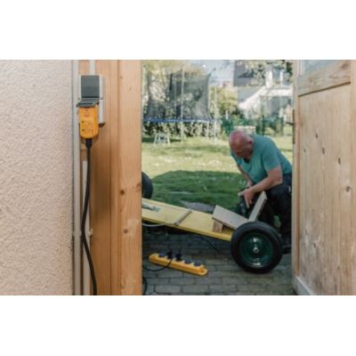 2. Brennenstuhl 1159900805 5 m Steckdosenleiste mit 5 Netzwerksteckdosen für den Außenbereich, Schwarz, Blau, Gelb