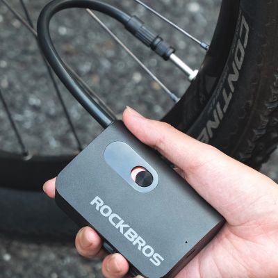 4. Rockbros L1 Mini-Akkupumpe, 70 psi Kompressor, 200 mm Schrader-Schlauchlänge – Schwarz