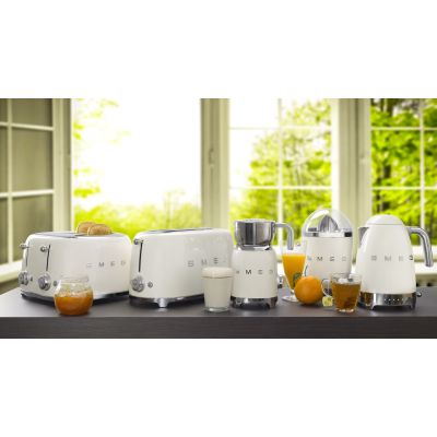 12. SMEG Toaster (TSF03CREU) creme